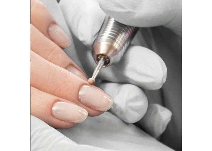 Семинар «Аппаратный маникюр» без использования режущих инструментов.