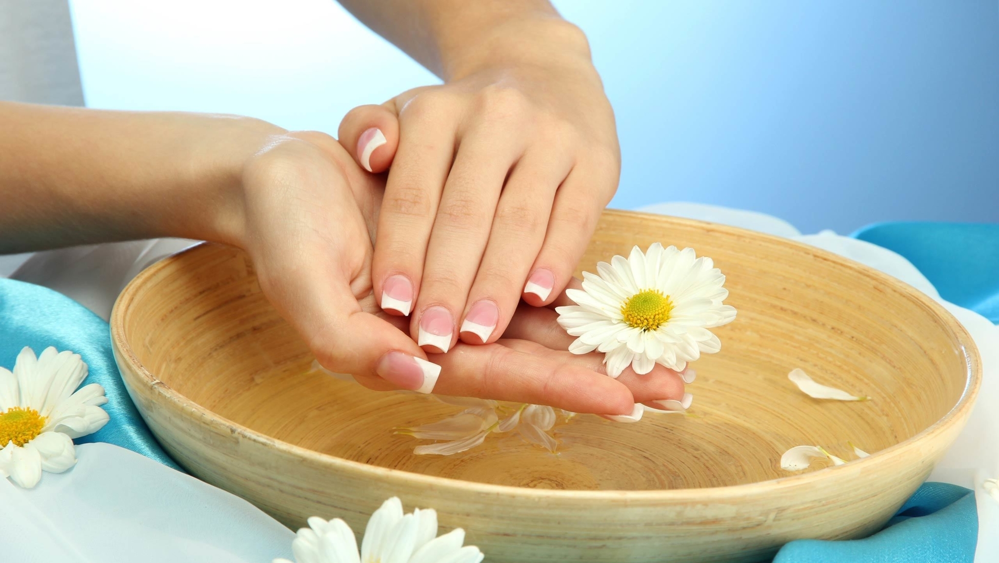 Как делать ванночки для ногтей. Спа маникюр. Ванночка для ногтей. Красивая кожа рук. Красивые ногти в ванночке.